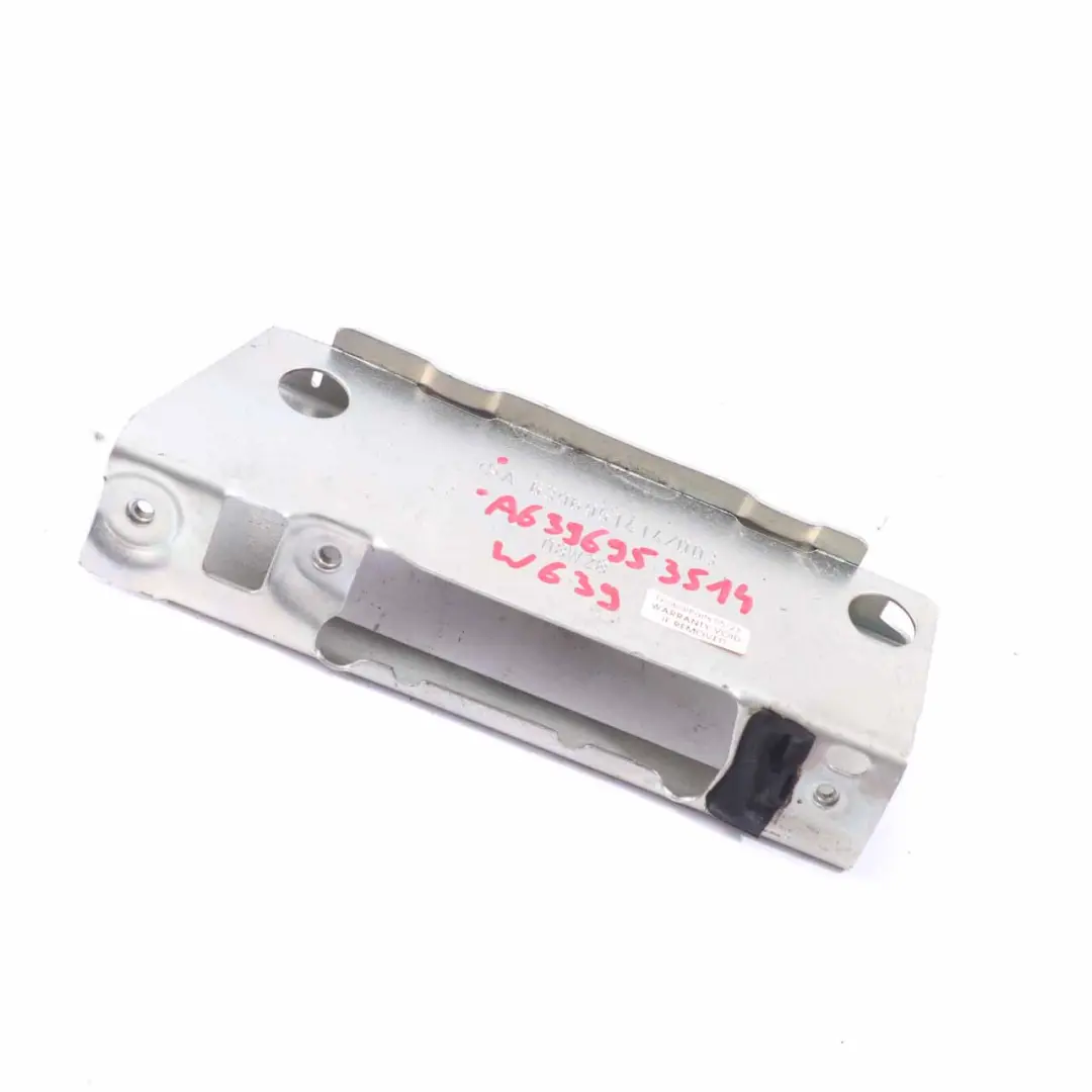 Mercedes Vito Viano W639 Support pavillon gauche Montage sur toit A6396951414 - SKU A6396953514 - Numéro de pièce A6396953514
