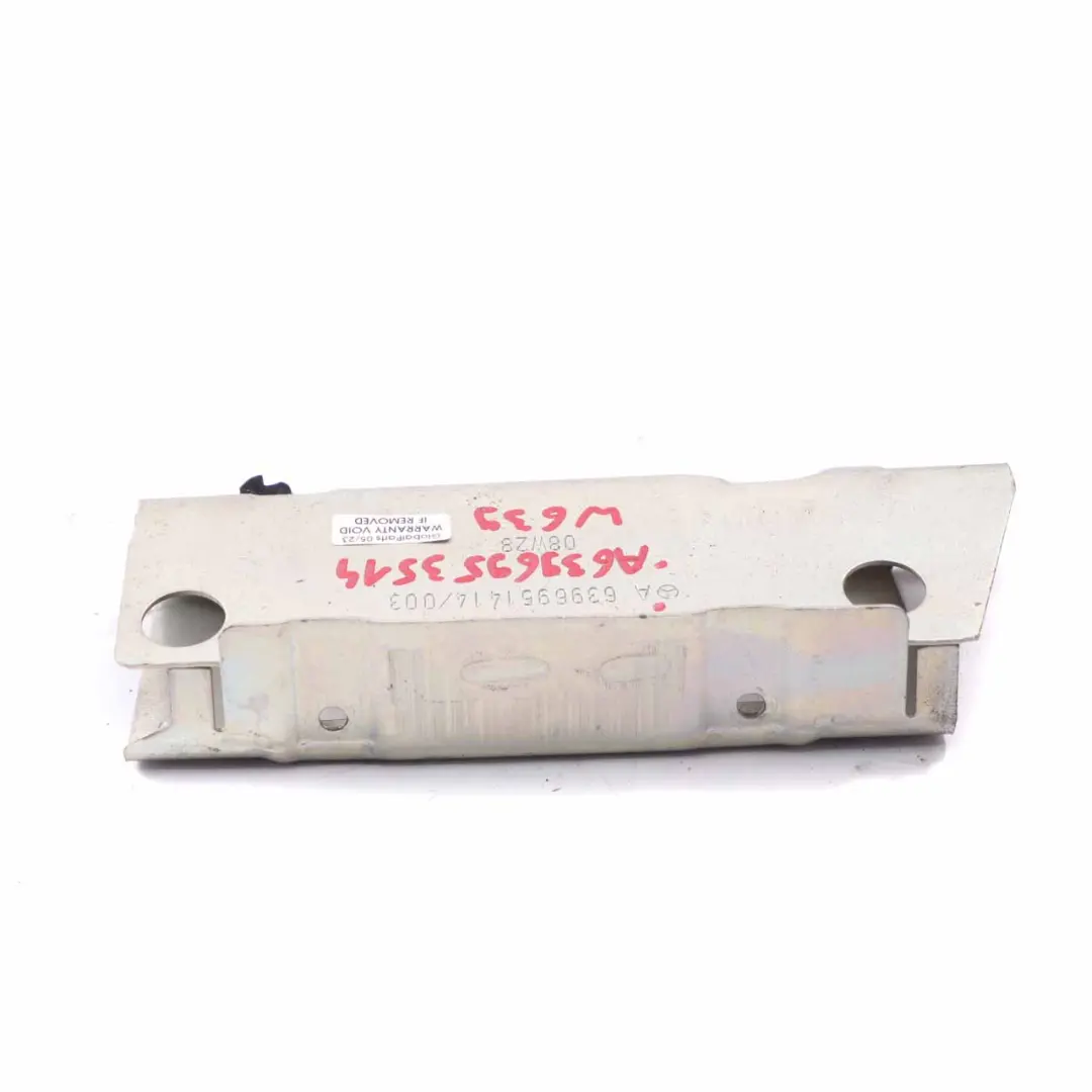 Mercedes Vito Viano W639 Support pavillon gauche Montage sur toit A6396951414 - SKU A6396953514 - Numéro de pièce A6396953514