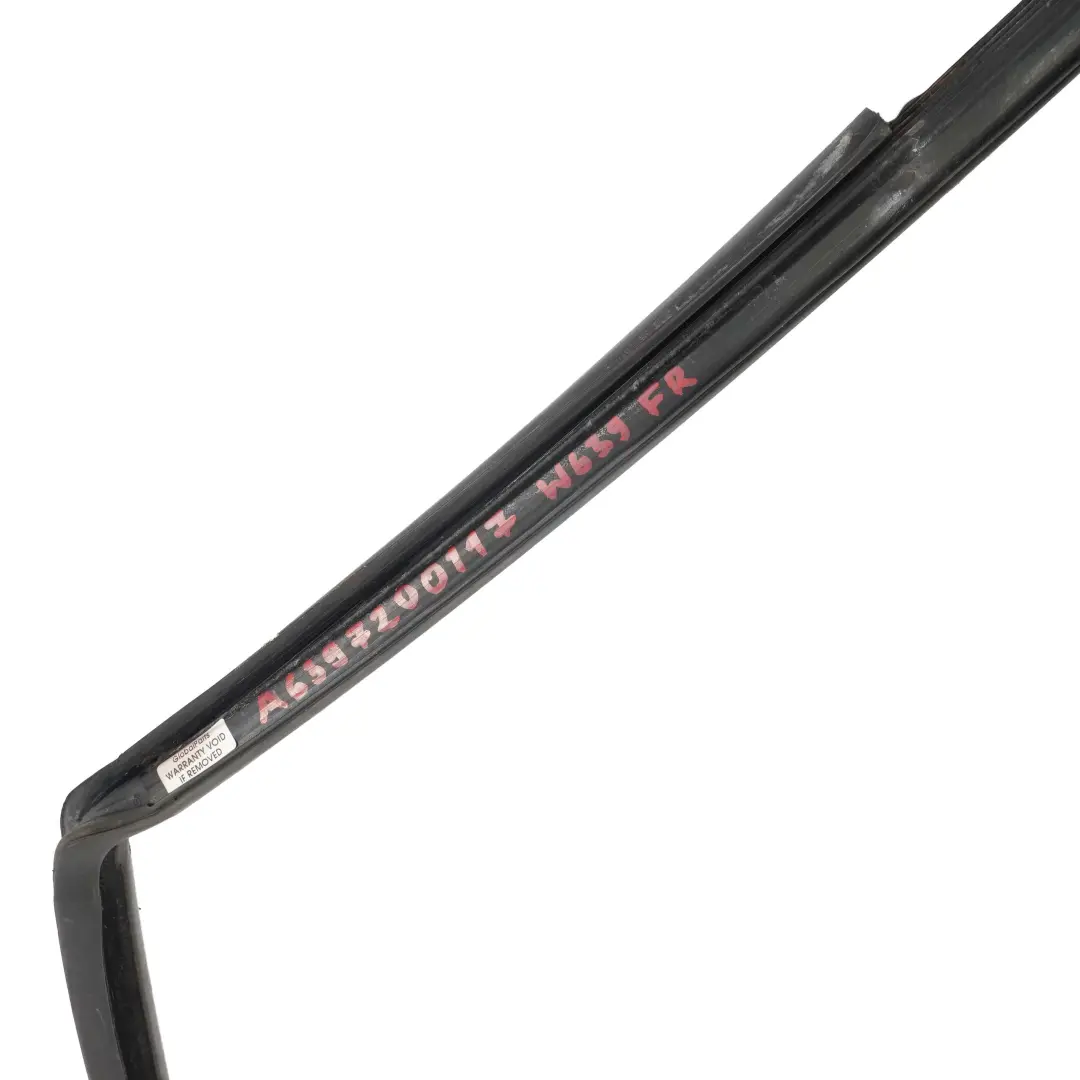 Junta De puerta delantera derecha Guia Junta para Mercedes Viano W639 con número de pieza A6397200117 Mercedes Viano W639 Junta De puerta delantera derecha Guia Junta - SKU A6397200117 - Número de pieza A6397200117