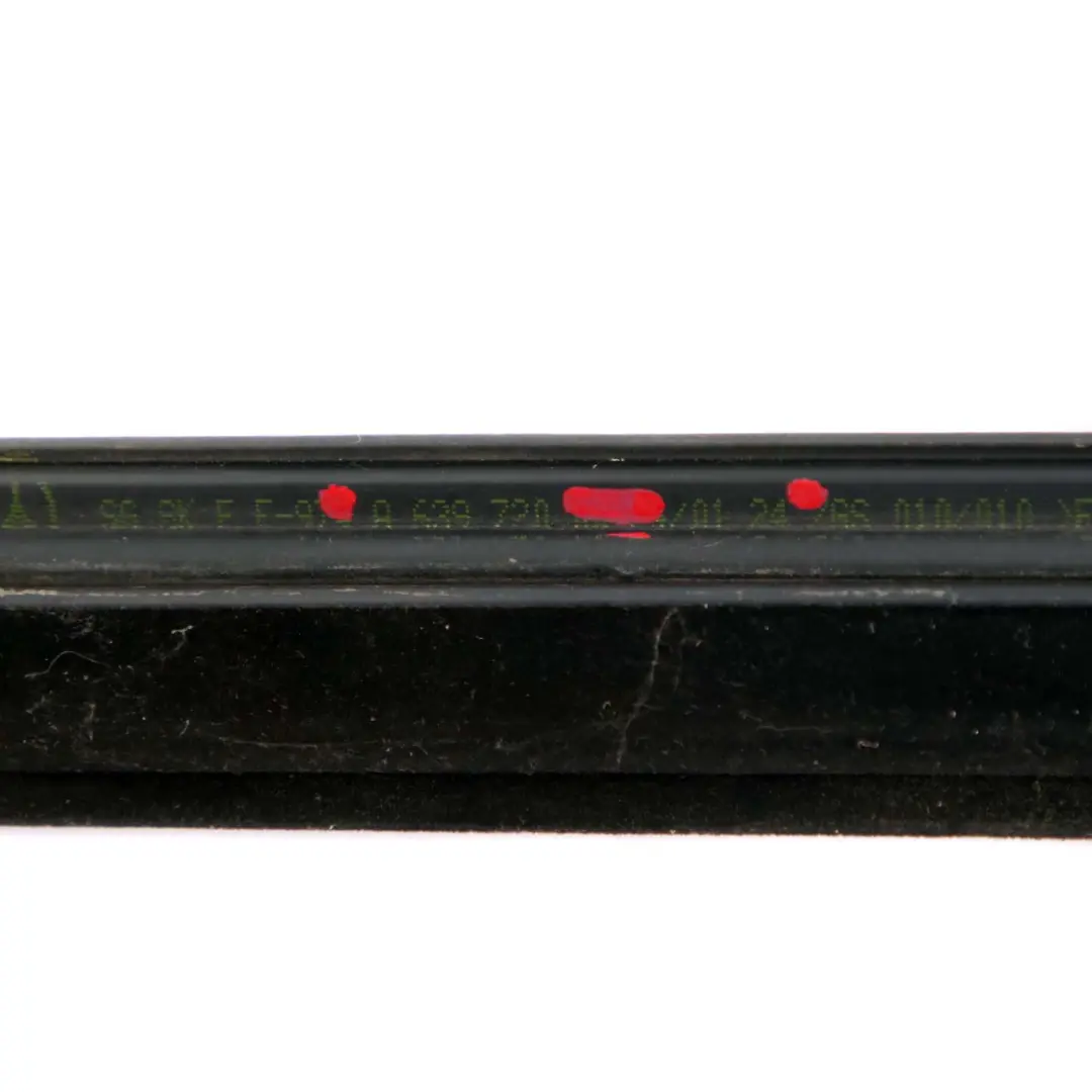 Mercedes W639 Anteriore destro O/S Porta Finestra Striscia Trim Moulding Esterno - SKU A6397200124 - Numero di parte A6397200124