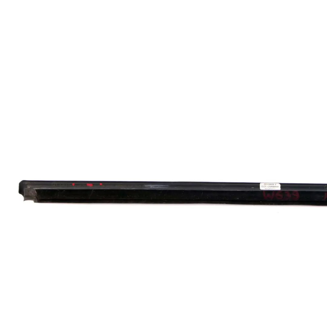 Mercedes-Benz Vito W639 Vitrage de porte avant droite moulure exterieure pour à propos du numéro de pièce A6397200124 Mercedes-Benz Vito W639 Vitrage de porte avant droite moulure exterieure - SKU A6397200124 - Numéro de pièce A6397200124