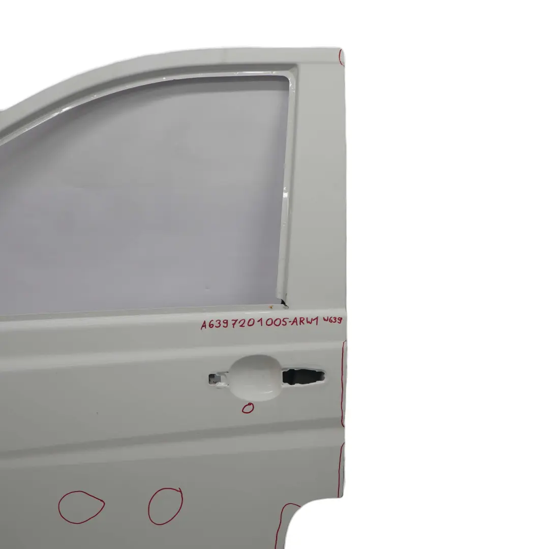 Guscio pannello anteriore sinistro porta N/S Bianco Artico - 9147 per Mercedes W639 con numero di parte A6397201005 Mercedes W639 Guscio pannello anteriore sinistro porta N/S Bianco Artico - 9147 - SKU A6397201005-ARW1 - Numero di parte A6397201005