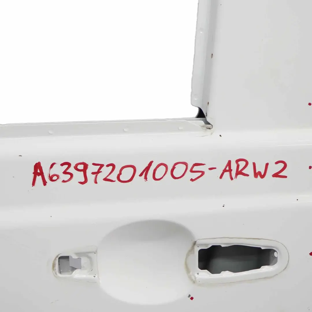 Guscio pannello anteriore sinistro porta N/S Bianco Artico - 9147 per Mercedes W639 con numero di parte A6397201005 Mercedes W639 Guscio pannello anteriore sinistro porta N/S Bianco Artico - 9147 - SKU A6397201005-ARW2 - Numero di parte A6397201005