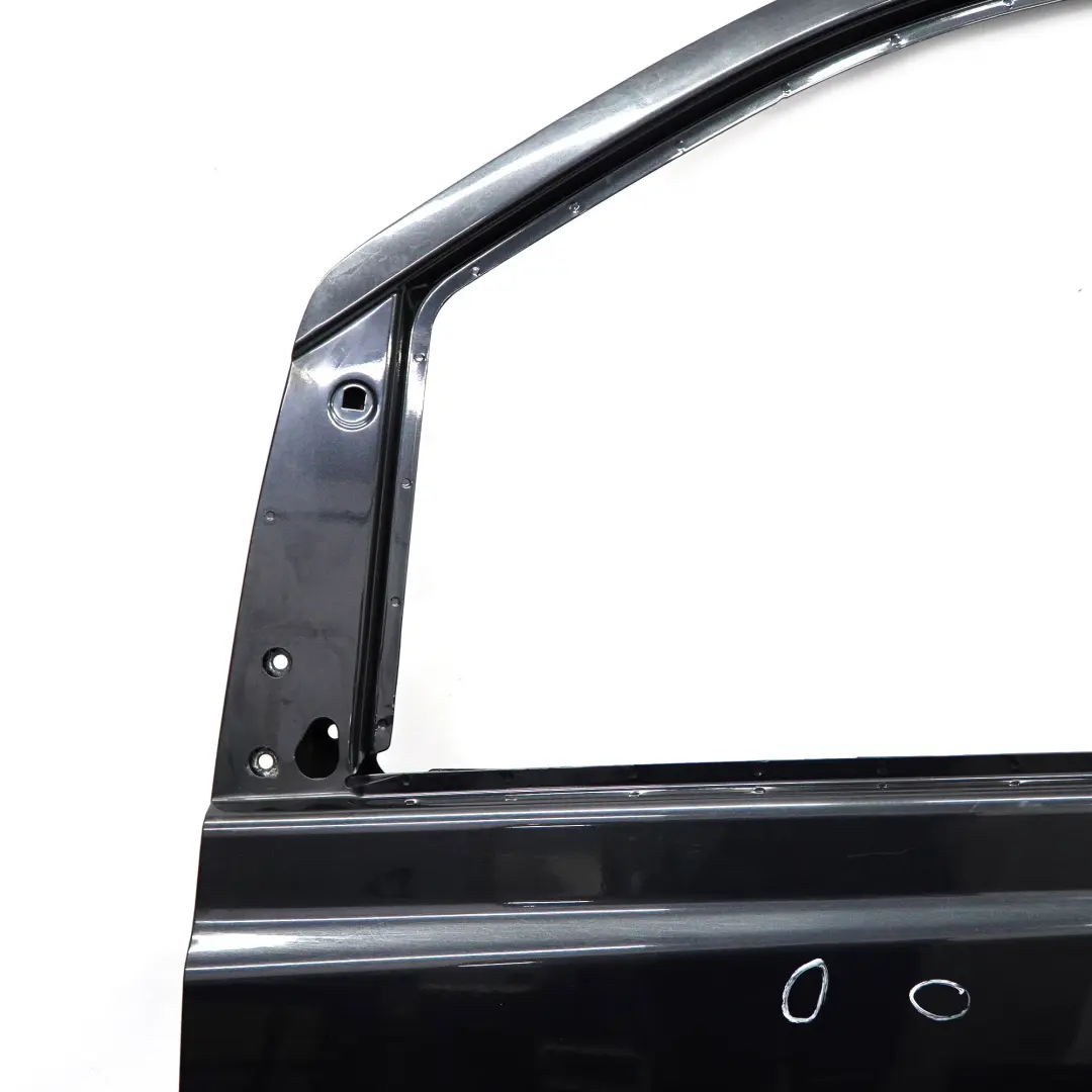 Drzwi Lewe Przednie Carbon Black Czarny - 040 do Mercedes Vito W639 o numerze A6397201005 Mercedes Vito W639 Drzwi Lewe Przednie Carbon Black Czarny - 040 - SKU A6397201005-CBL - Numer Części A6397201005