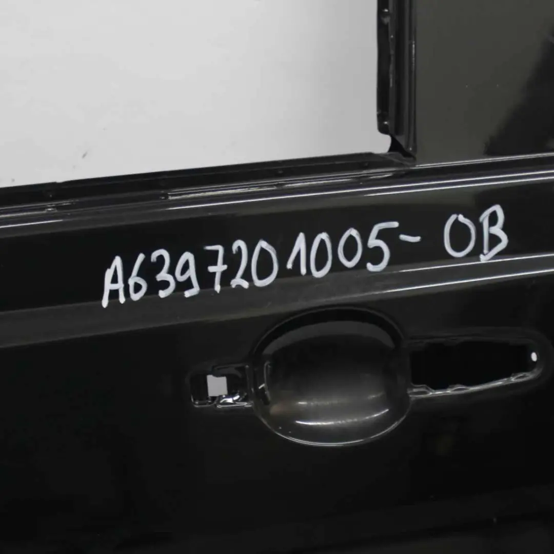 Porta anteriore sinistra Obsidian Black Metallic - 197 per Mercedes Vito W639 con numero di parte A6397201005 Mercedes Vito W639 Porta anteriore sinistra Obsidian Black Metallic - 197 - SKU A6397201005-OB - Numero di parte A6397201005