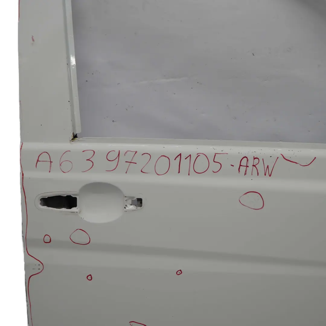Panneau de recouvrement de la porte avant droite blanc pour Mercedes Vito W639 à propos du numéro de pièce A6397201105 Mercedes Vito W639 Panneau de recouvrement de la porte avant droite blanc - SKU A6397201105-ARW - Numéro de pièce A6397201105