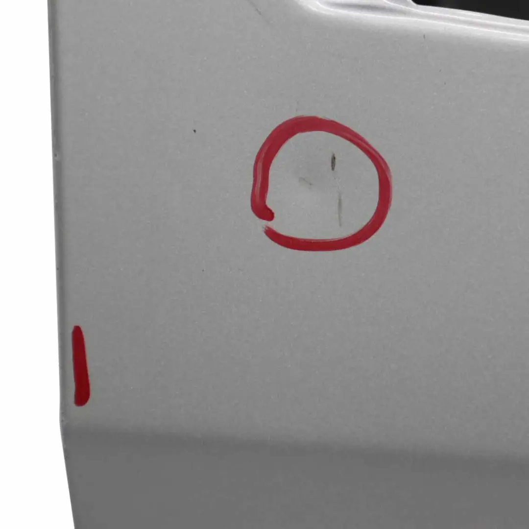 Puerta Delantera Derecha Tapa Panel Brilliant Silver - 9744 para Mercedes Vito W639 con número de pieza A6397201105 Mercedes Vito W639 Puerta Delantera Derecha Tapa Panel Brilliant Silver - 9744 - SKU A6397201105-BRS2 - Número de pieza A6397201105