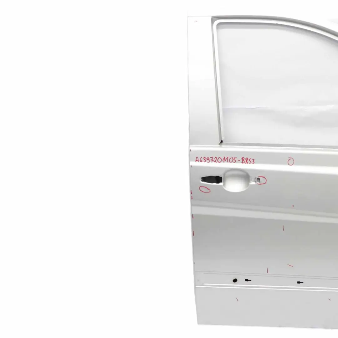 Puerta Delantera Derecha Tapa Panel Brilliant Silver - 9744 para Mercedes Vito W639 con número de pieza A6397201105 Mercedes Vito W639 Puerta Delantera Derecha Tapa Panel Brilliant Silver - 9744 - SKU A6397201105-BRS3 - Número de pieza A6397201105