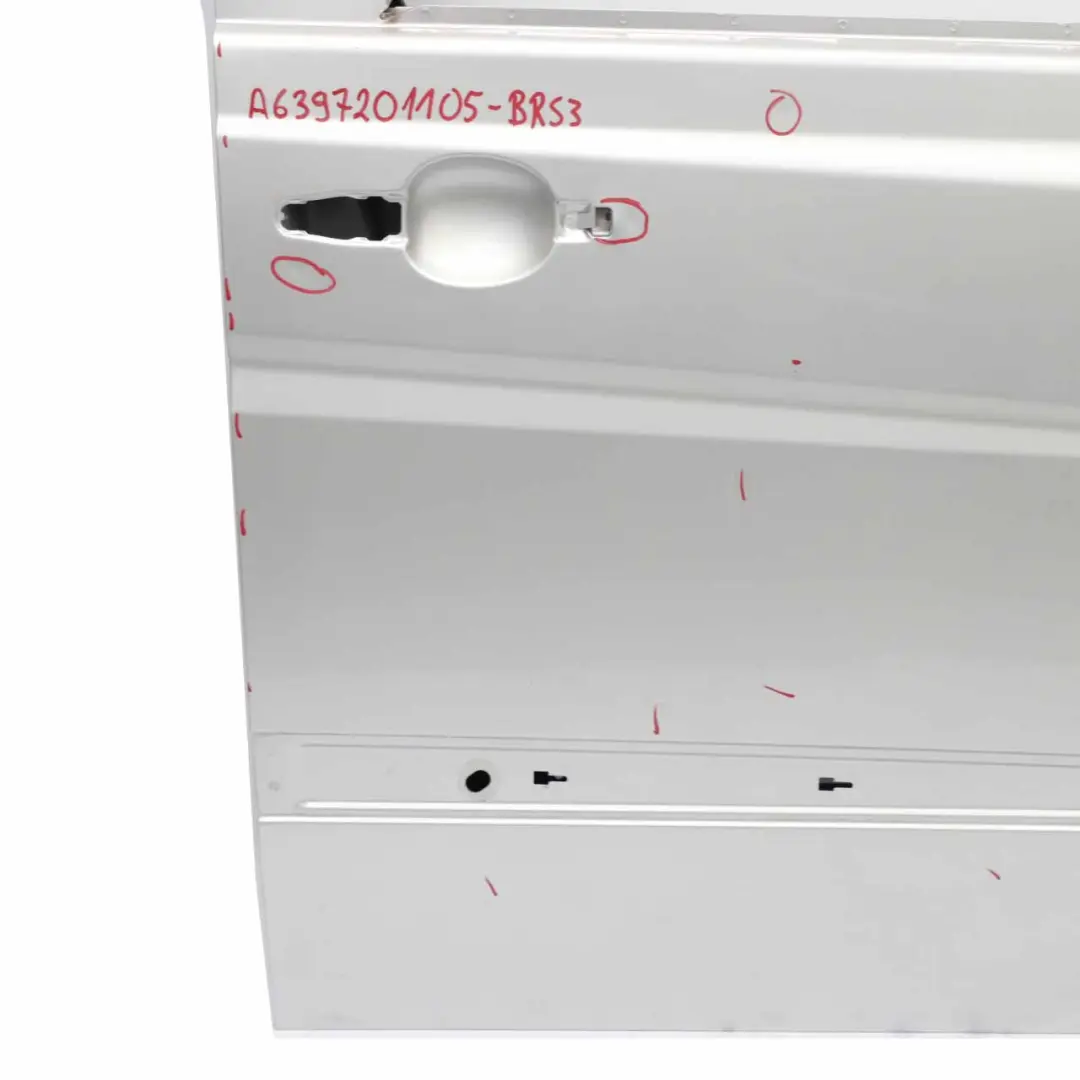Puerta Delantera Derecha Tapa Panel Brilliant Silver - 9744 para Mercedes Vito W639 con número de pieza A6397201105 Mercedes Vito W639 Puerta Delantera Derecha Tapa Panel Brilliant Silver - 9744 - SKU A6397201105-BRS3 - Número de pieza A6397201105