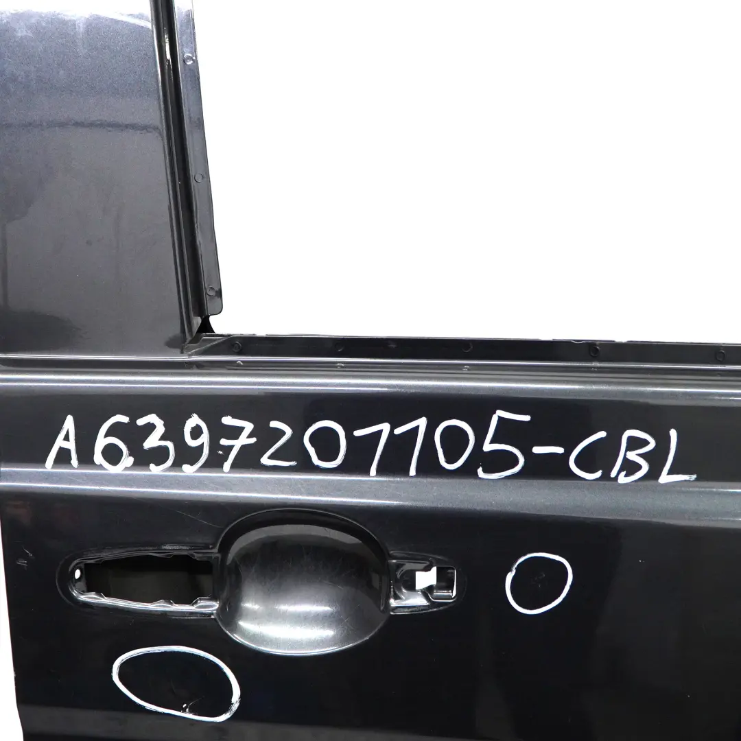 Porta anteriore destra Nero Carbonio - 040 per Mercedes Vito W639 con numero di parte A6397201105 Mercedes Vito W639 Porta anteriore destra Nero Carbonio - 040 - SKU A6397201105-CBL - Numero di parte A6397201105