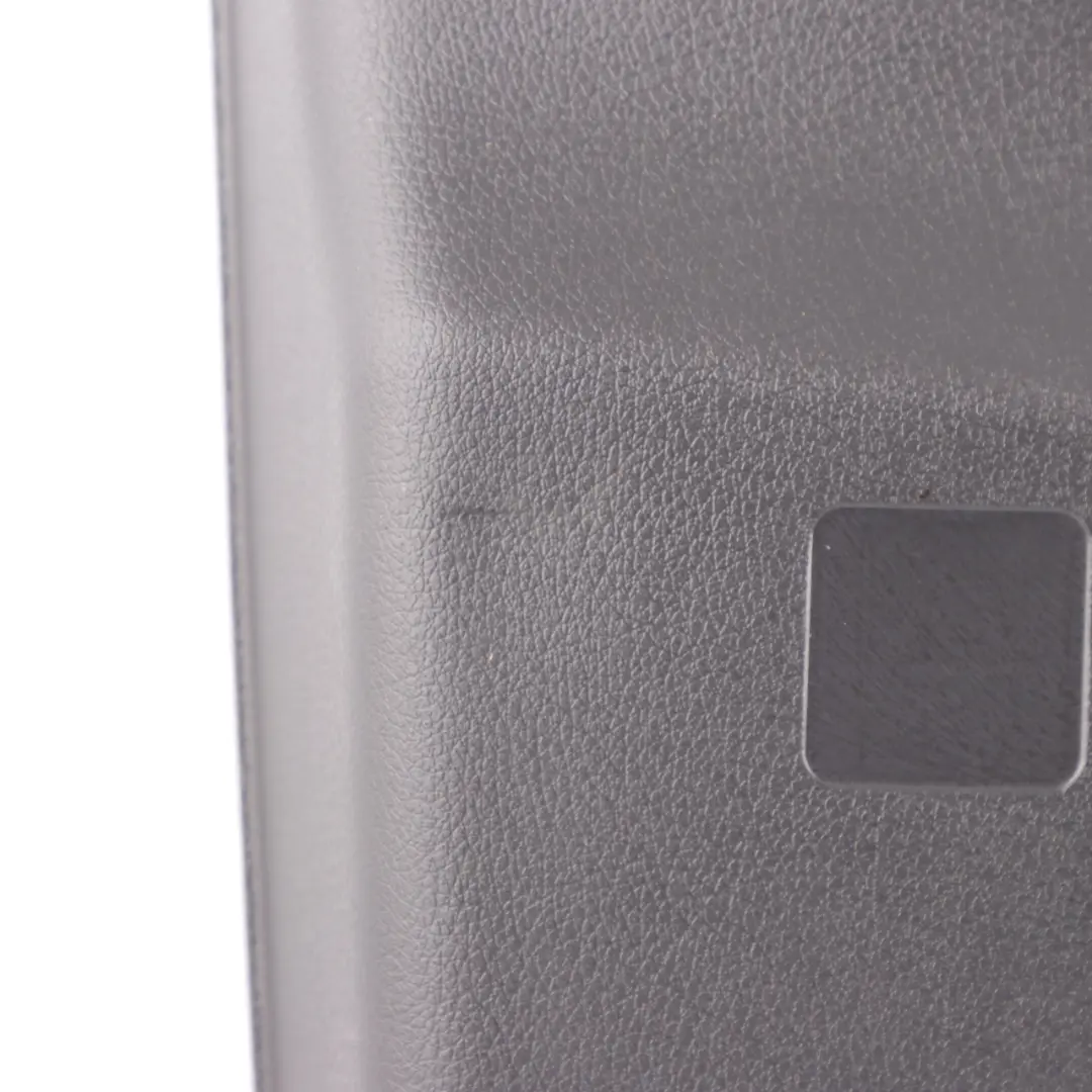 Revetement de Porte Gauche Cuir Noir Gris pour Mercedes Vito W639 à propos du numéro de pièce A6397270071 Mercedes Vito W639 Revetement de Porte Gauche Cuir Noir Gris - SKU A6397270071-1 - Numéro de pièce A6397270071