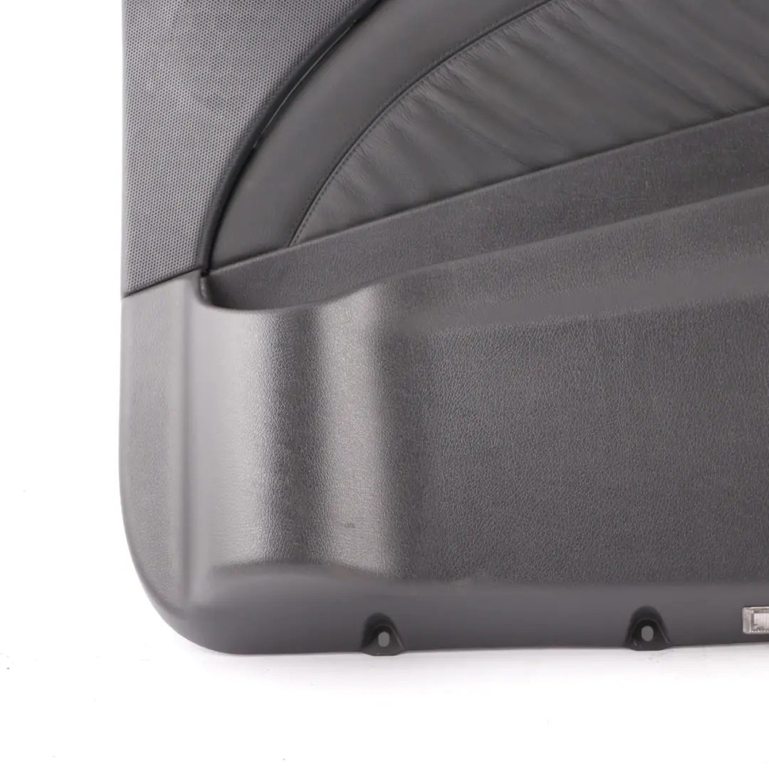 Scheda Porta Anteriore Destra Rivestimento Pelle Nera per Mercedes Vito W639 con numero di parte A6397271371 Mercedes Vito W639 Scheda Porta Anteriore Destra Rivestimento Pelle Nera - SKU A6397271371 - Numero di parte A6397271371