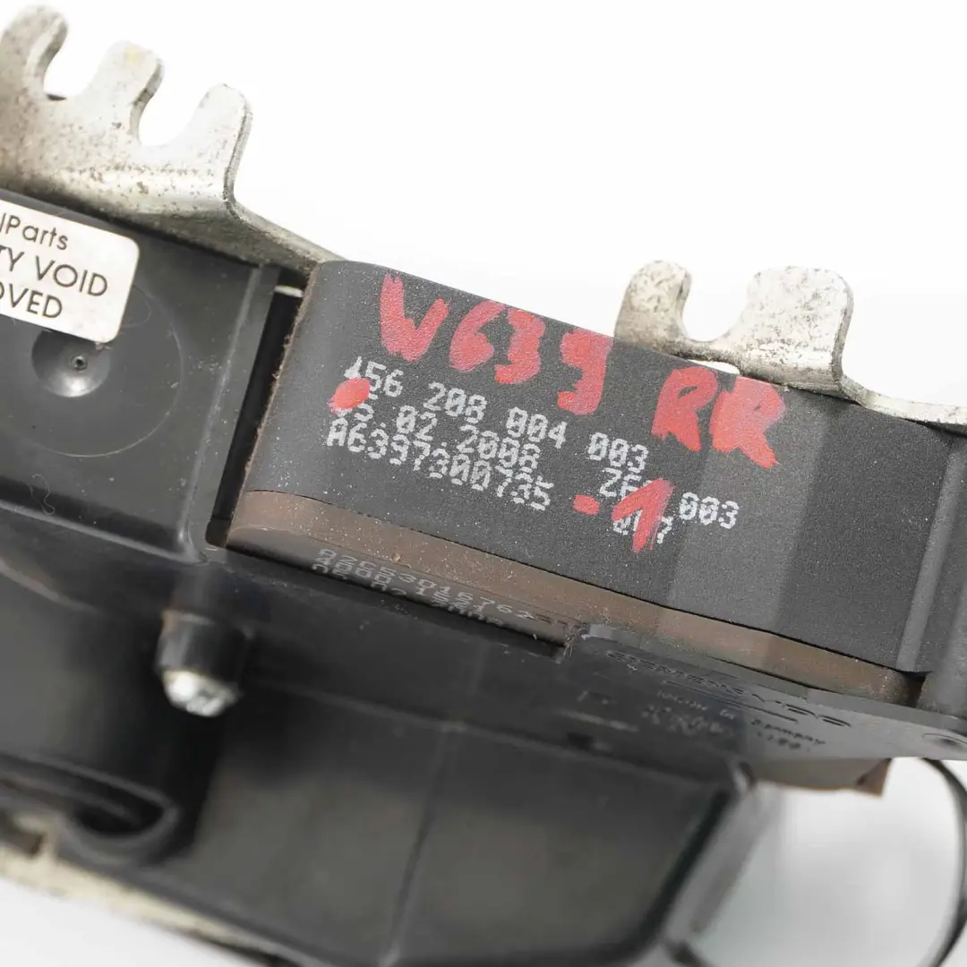 Mécanisme verrouillage porte coulissante arrière droite pour Mercedes W639 à propos du numéro de pièce A6397300735 Mercedes W639 Mécanisme verrouillage porte coulissante arrière droite - SKU A6397300735-1 - Numéro de pièce A6397300735