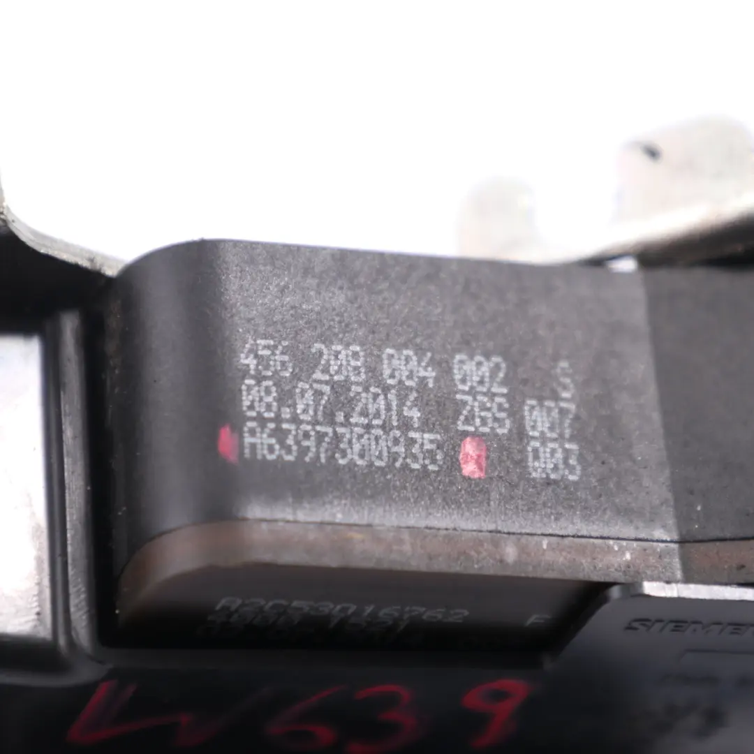 Schiebetür schloss Betätiger Verriegelung Seite rechts für Mercedes W639 mit Teilenummer A6397300935 Mercedes W639 Schiebetür schloss Betätiger Verriegelung Seite rechts - SKU A6397300935 - Teilenummer A6397300935