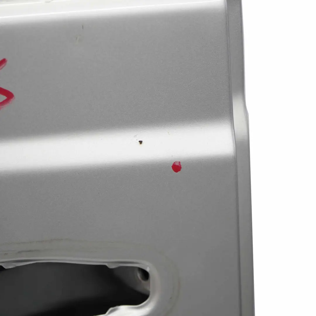 Puerta Corredera Trasera Derecha Brilliant Silver - 9744 para Mercedes Vito W639 con número de pieza A6397302005 Mercedes Vito W639 Puerta Corredera Trasera Derecha Brilliant Silver - 9744 - SKU A6397302005-BRS - Número de pieza A6397302005