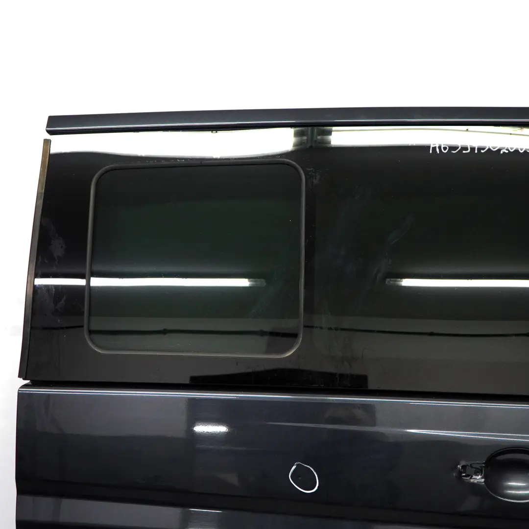 Drzwi Przesuwne Prawe Tylne Boczne Carbon Black - 040 do Mercedes Vito W639 o numerze A6397302005 Mercedes Vito W639 Drzwi Przesuwne Prawe Tylne Boczne Carbon Black - 040 - SKU A6397302005-CBL - Numer Części A6397302005