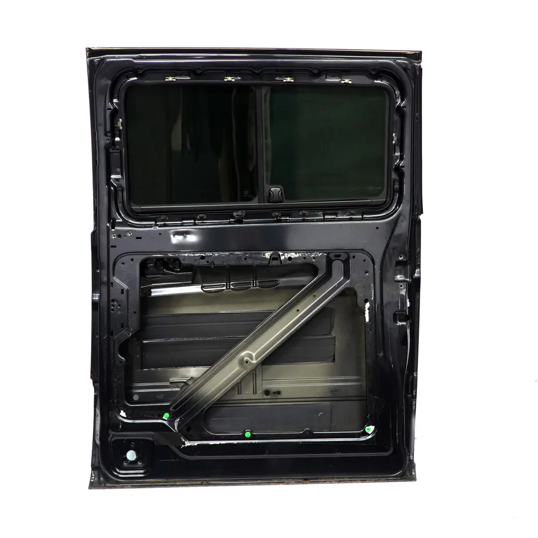 Drzwi Przesuwne Prawe Tylne Boczne Carbon Black - 040 do Mercedes Vito W639 o numerze A6397302005 Mercedes Vito W639 Drzwi Przesuwne Prawe Tylne Boczne Carbon Black - 040 - SKU A6397302005-CBL - Numer Części A6397302005