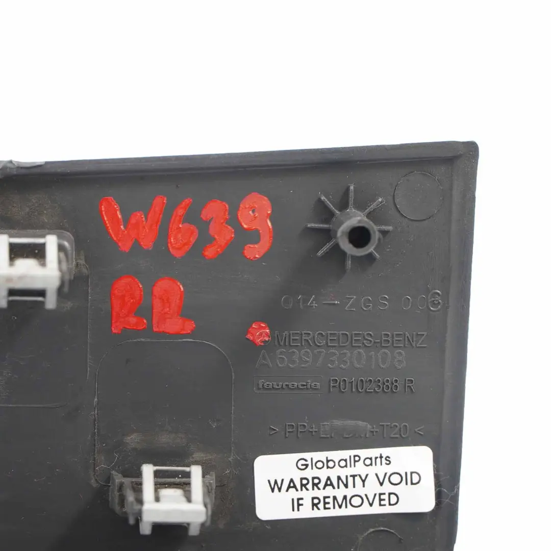Scheda Porta Posteriore Destra Rivestimento per Mercedes W639 con numero di parte A6397330108 Mercedes W639 Scheda Porta Posteriore Destra Rivestimento - SKU A6397330108 - Numero di parte A6397330108