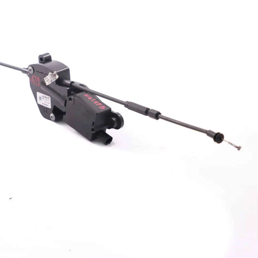 Mercedes Vito W639 Actionneur Moteur Verrouillage Porte Coulissante Droite - SKU A6397330135 - Numéro de pièce A6397330135