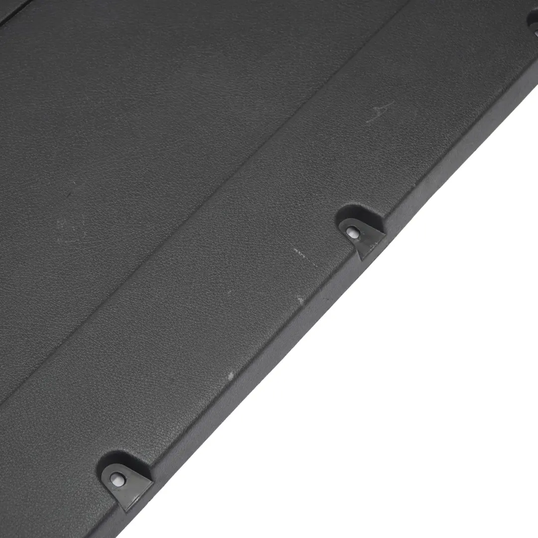 Mercedes Vito W639 Carte de Porte Arriere Gauche Habillage de Panneau Noir - SKU A6397370471 - Numéro de pièce A6397370471