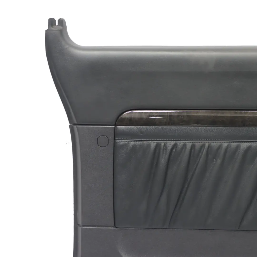 Tarjeta Puerta Trasera Izquierda Revestimiento Cuero Negro para Mercedes Vito W639 con número de pieza A6397372371 Mercedes Vito W639 Tarjeta Puerta Trasera Izquierda Revestimiento Cuero Negro - SKU A6397372371 - Número de pieza A6397372371