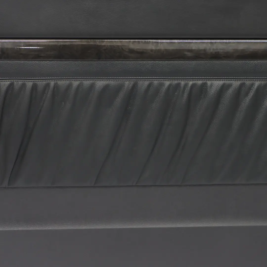 Türkarte hinten links Verkleidung Verkleidung Schwarz Leder für Mercedes Vito W639 mit Teilenummer A6397372371 Mercedes Vito W639 Türkarte hinten links Verkleidung Verkleidung Schwarz Leder - SKU A6397372371 - Teilenummer A6397372371