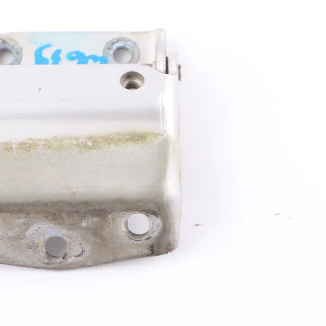 Cerniera Portellone Bagagliaio Brillantsilber per Mercedes Vito W639 con numero di parte A6397400037 Mercedes Vito W639 Cerniera Portellone Bagagliaio Brillantsilber - SKU A6397400037-BRS - Numero di parte A6397400037