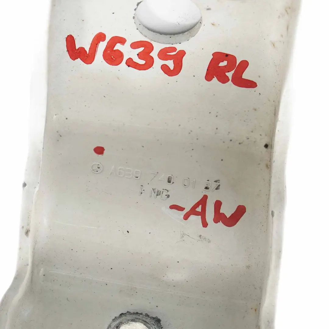 Scharnier Hecktür Unten Hinten Links Arktis Weiss - 9147 für Mercedes Vito W639 mit Teilenummer A6397400137 Mercedes Vito W639 Scharnier Hecktür Unten Hinten Links Arktis Weiss - 9147 - SKU A6397400137-ARW - Teilenummer A6397400137