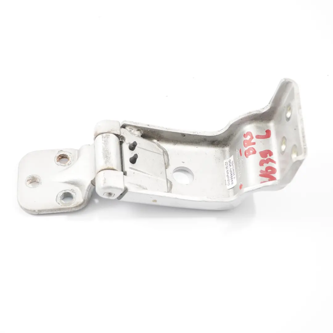 Charnière hayon inférieur gauche Coffre Argent pour Mercedes W639 à propos du numéro de pièce A6397400137 Mercedes W639 Charnière hayon inférieur gauche Coffre Argent - SKU A6397400137-BRS - Numéro de pièce A6397400137