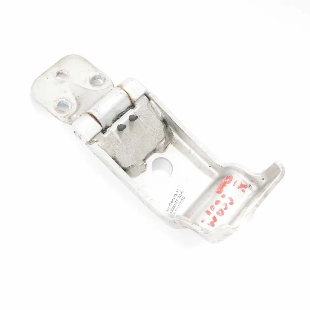 Bisagra inferior derecha del maletero Brilliant Silver para Mercedes W639 con número de pieza A6397400237 Mercedes W639 Bisagra inferior derecha del maletero Brilliant Silver - SKU A6397400237-BRS - Número de pieza A6397400237