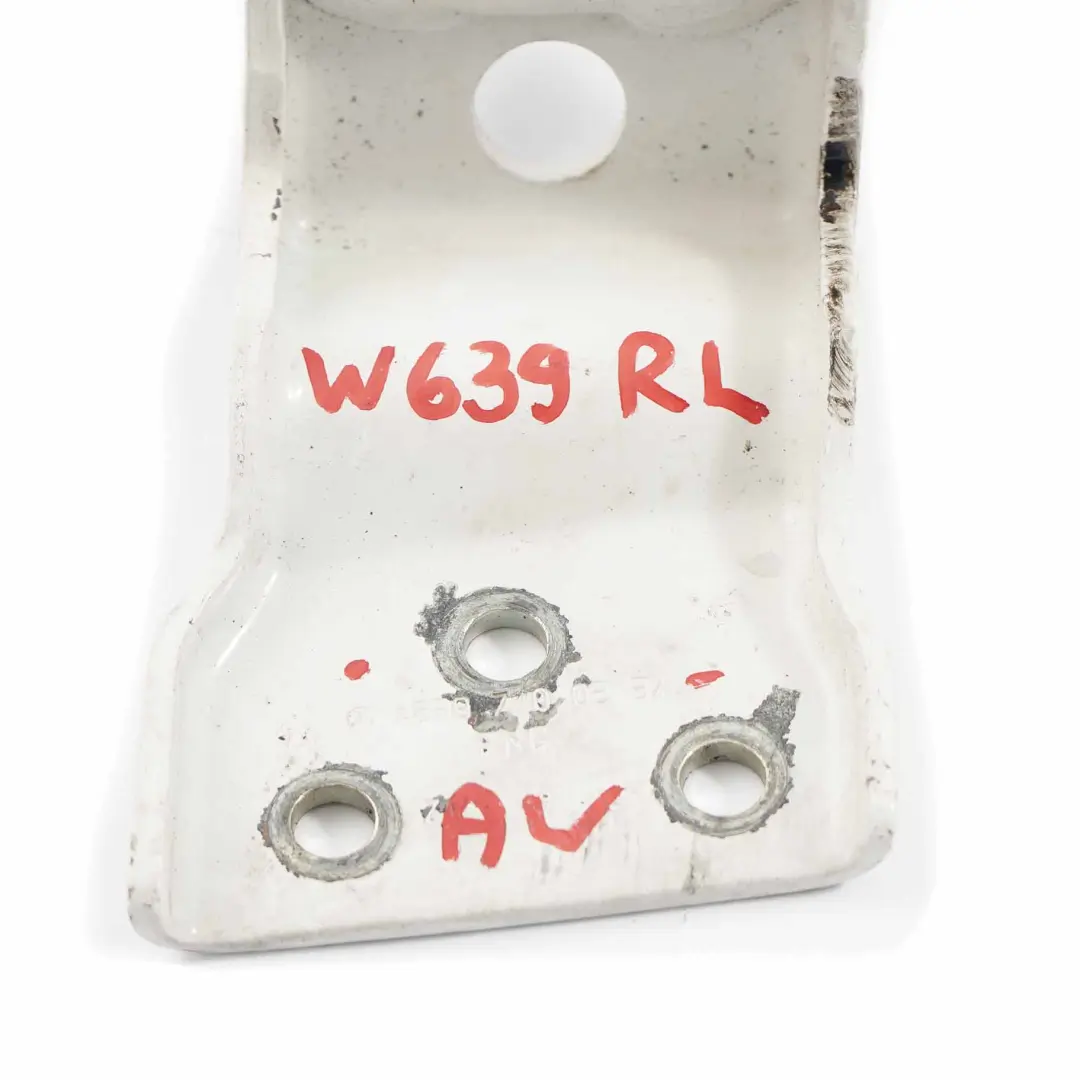 Scharnier Hecktür Oben Hinten Links Arktis Weiss - 9147 für Mercedes Vito W639 mit Teilenummer A6397400337 Mercedes Vito W639 Scharnier Hecktür Oben Hinten Links Arktis Weiss - 9147 - SKU A6397400337-ARW - Teilenummer A6397400337