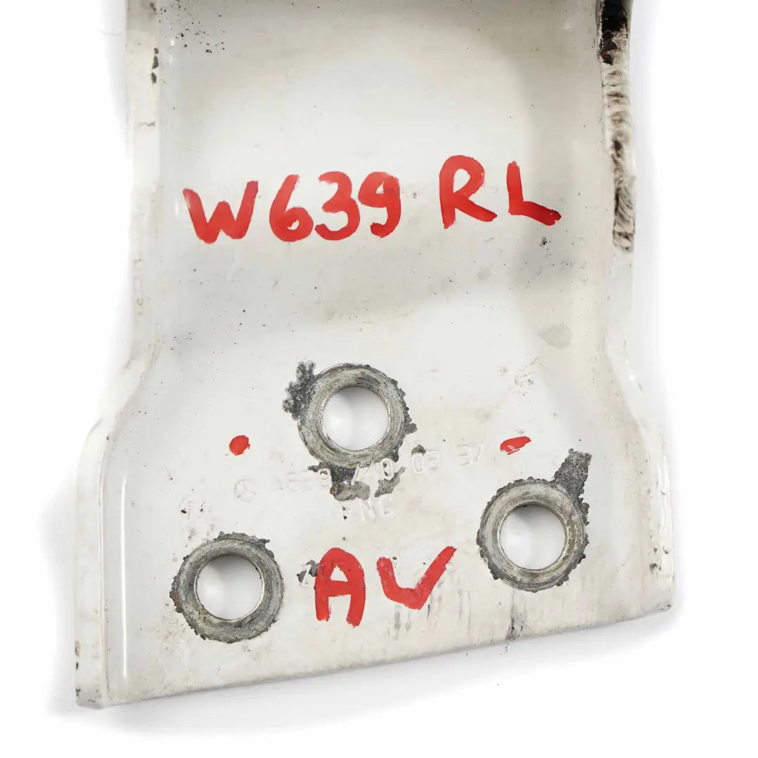 Scharnier Hecktür Oben Hinten Links Arktis Weiss - 9147 für Mercedes Vito W639 mit Teilenummer A6397400337 Mercedes Vito W639 Scharnier Hecktür Oben Hinten Links Arktis Weiss - 9147 - SKU A6397400337-ARW - Teilenummer A6397400337