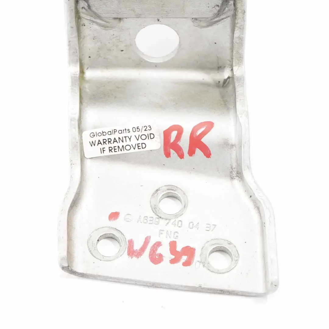 Bisagra Portón trasero Arriba Derecha Maletero Brillante Plata para Mercedes W639 con número de pieza A6397400437 Mercedes W639 Bisagra Portón trasero Arriba Derecha Maletero Brillante Plata - SKU A6397400437-BRS - Número de pieza A6397400437