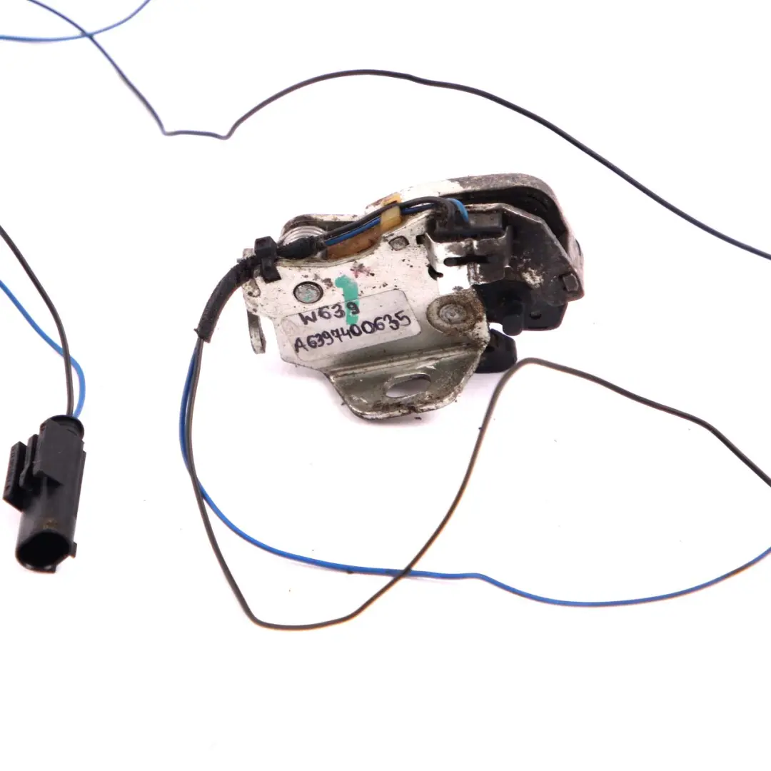 Türschloss Hecktür Rechts Flügeltür Hinten für Mercedes Vito W639 mit Teilenummer A6397400635 Mercedes Vito W639 Türschloss Hecktür Rechts Flügeltür Hinten - SKU A6397400635 - Teilenummer A6397400635