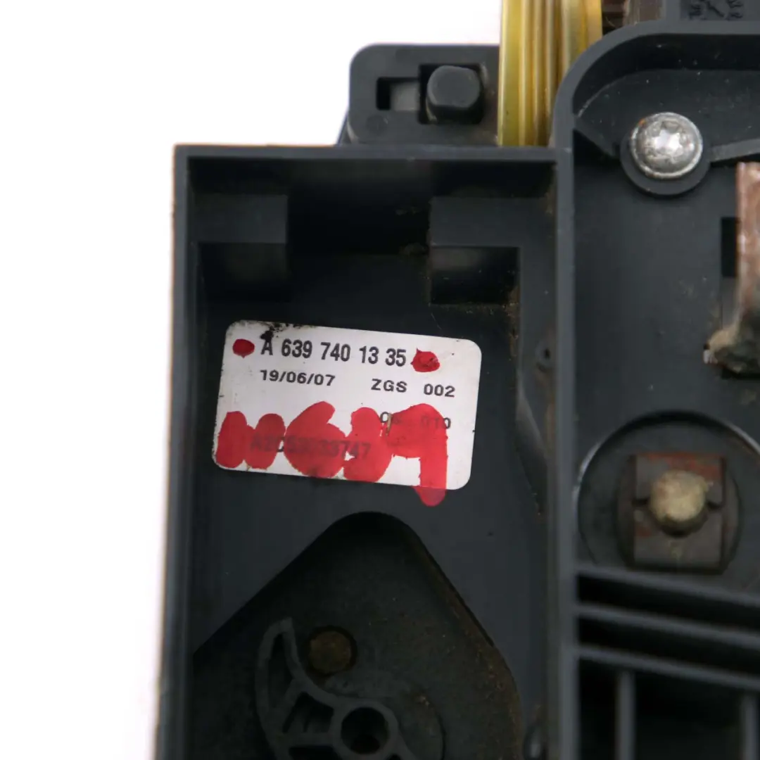 Türschloss Tür Verschluss Hinten Rechts O/S für Mercedes Vito W639 mit Teilenummer A6397401335 Mercedes Vito W639 Türschloss Tür Verschluss Hinten Rechts O/S - SKU A6397401335 - Teilenummer A6397401335