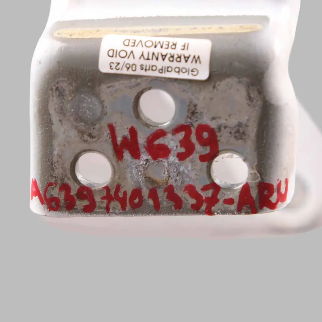 Bisagra Trasera Izquierda Maletero Inferior Arctic White 9147 para Mercedes W639 con número de pieza A6397401337 Mercedes W639 Bisagra Trasera Izquierda Maletero Inferior Arctic White 9147 - SKU A6397401337-ARW - Número de pieza A6397401337