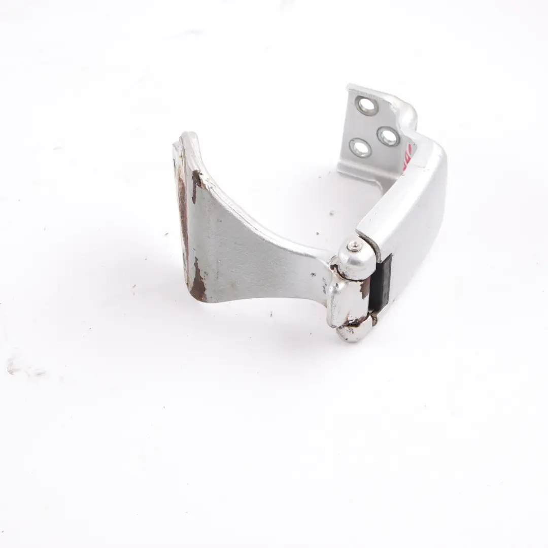 Tür Scharnier Kofferraum Hinten Links Brillantsilber - 9744 für Mercedes Vito W639 mit Teilenummer A6397401337 Mercedes Vito W639 Tür Scharnier Kofferraum Hinten Links Brillantsilber - 9744 - SKU A6397401337-BRS - Teilenummer A6397401337