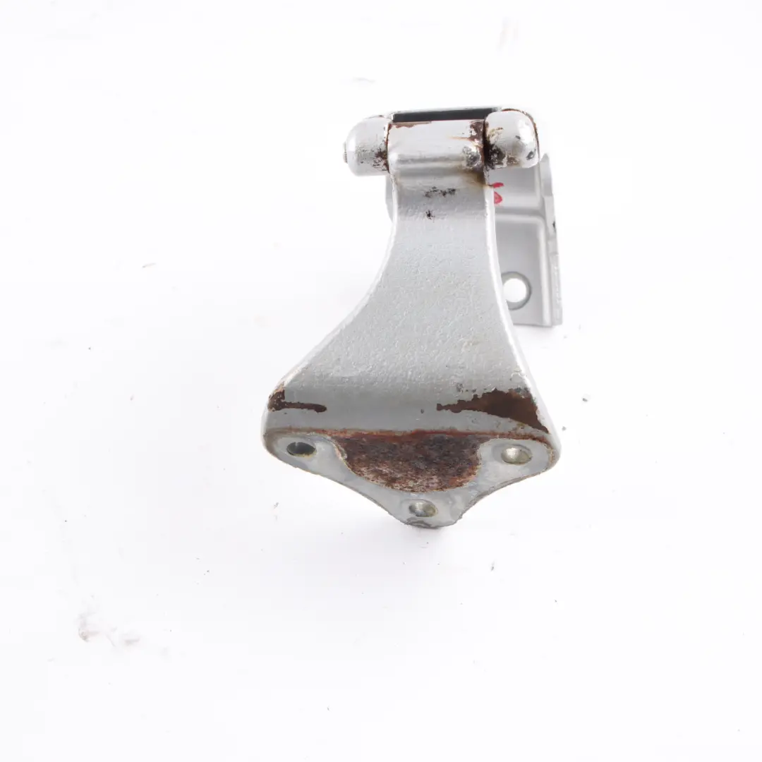 Tür Scharnier Kofferraum Hinten Links Brillantsilber - 9744 für Mercedes Vito W639 mit Teilenummer A6397401337 Mercedes Vito W639 Tür Scharnier Kofferraum Hinten Links Brillantsilber - 9744 - SKU A6397401337-BRS - Teilenummer A6397401337