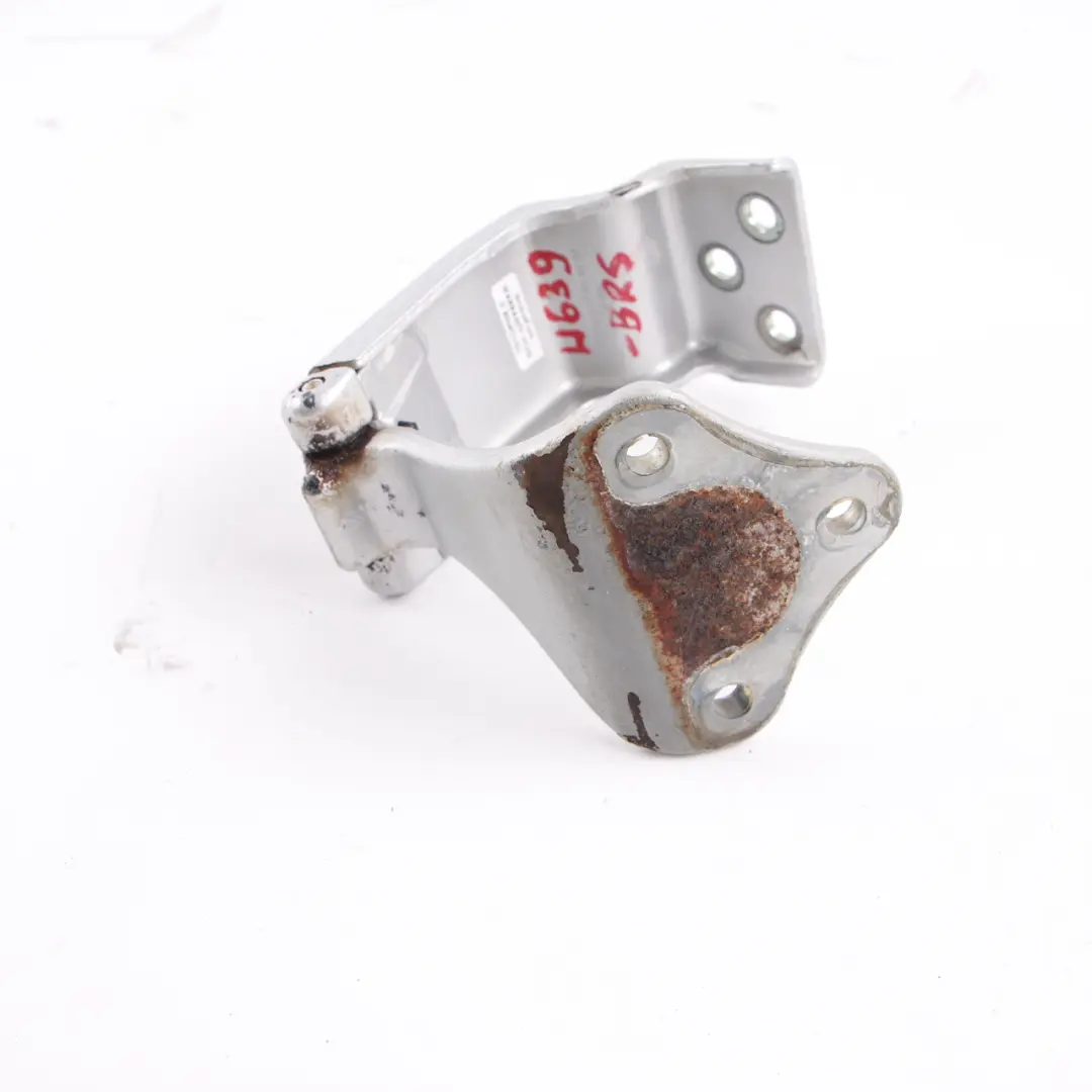 Bisagra Puerta Trasera Izquierda Plata Brillante - 9744 para Mercedes Vito W639 con número de pieza A6397401337 Mercedes Vito W639 Bisagra Puerta Trasera Izquierda Plata Brillante - 9744 - SKU A6397401337-BRS - Número de pieza A6397401337