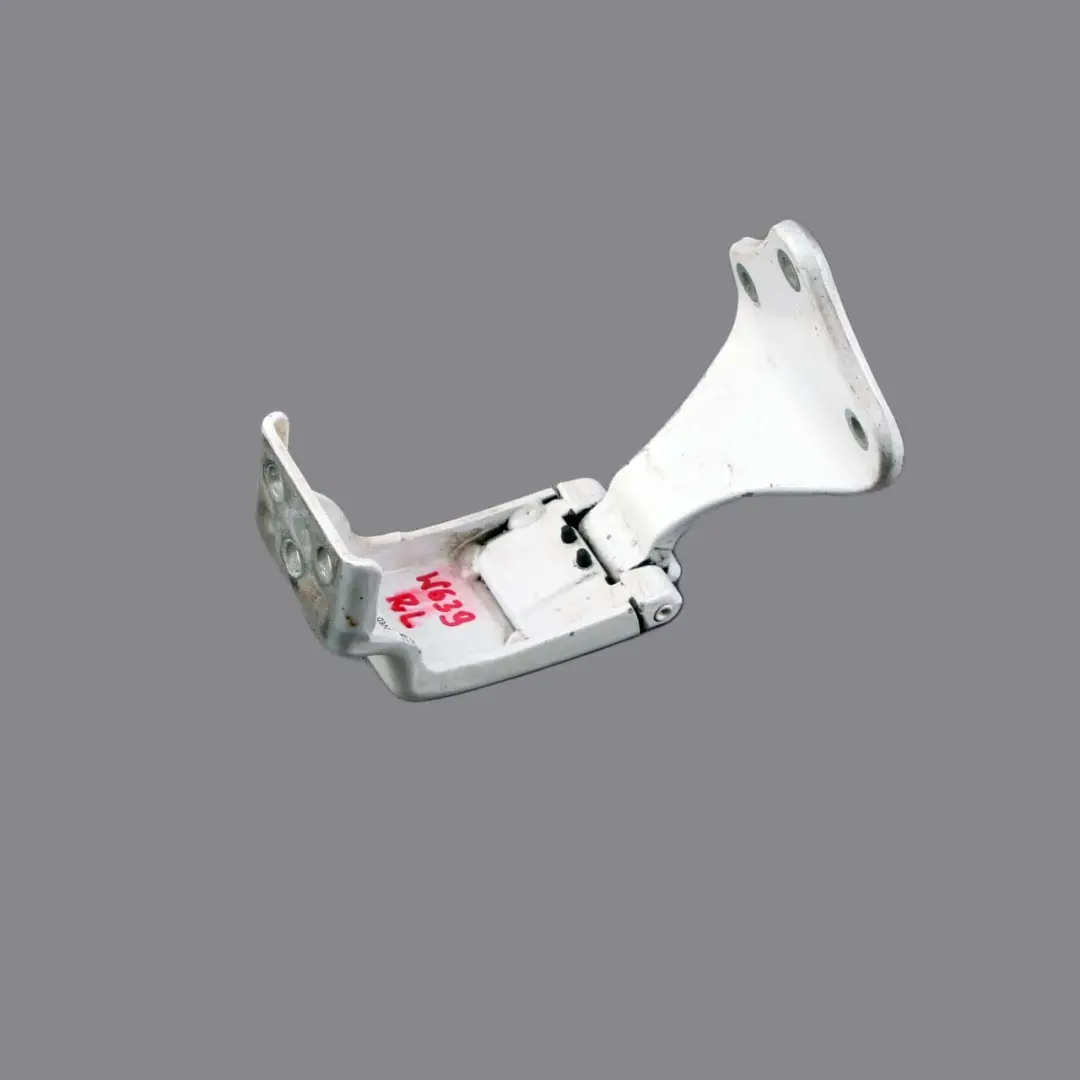 Charnière de porte arrière droite bas du coffre Arctic Blanc pour Mercedes Vito W639 à propos du numéro de pièce A6397401437 Mercedes Vito W639 Charnière de porte arrière droite bas du coffre Arctic Blanc - SKU A6397401437 - Numéro de pièce A6397401437