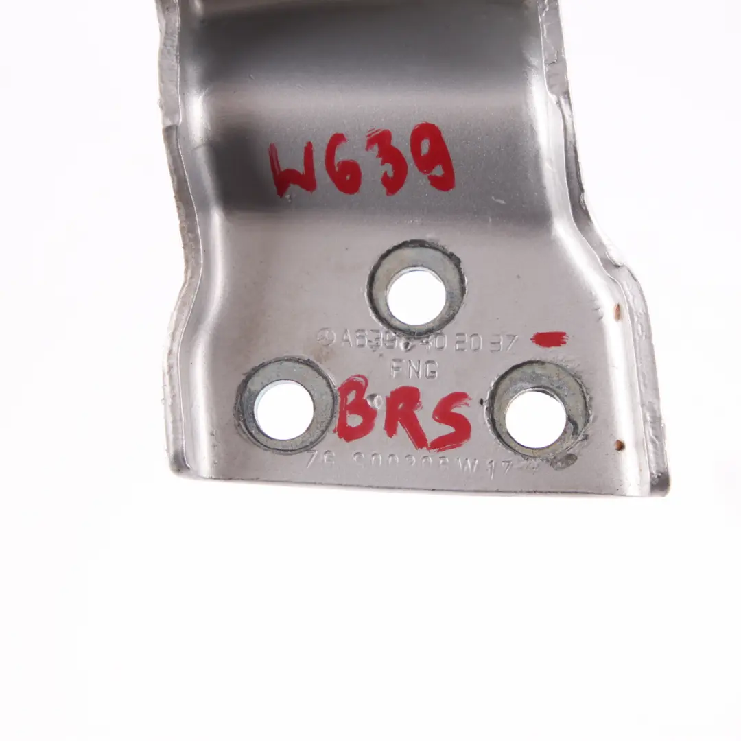 Cerniera Porta Destra Superiore Baule Argento Brillante 9744 per Mercedes Vito W639 con numero di parte A6397402037 Mercedes Vito W639 Cerniera Porta Destra Superiore Baule Argento Brillante 9744 - SKU A6397402037-BRS - Numero di parte A6397402037