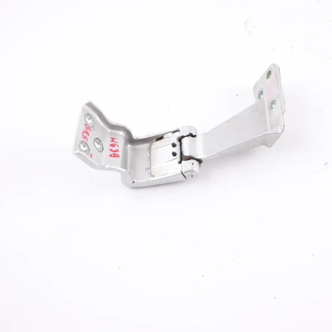 Cerniera Porta Destra Superiore Baule Argento Brillante 9744 per Mercedes Vito W639 con numero di parte A6397402037 Mercedes Vito W639 Cerniera Porta Destra Superiore Baule Argento Brillante 9744 - SKU A6397402037-BRS - Numero di parte A6397402037