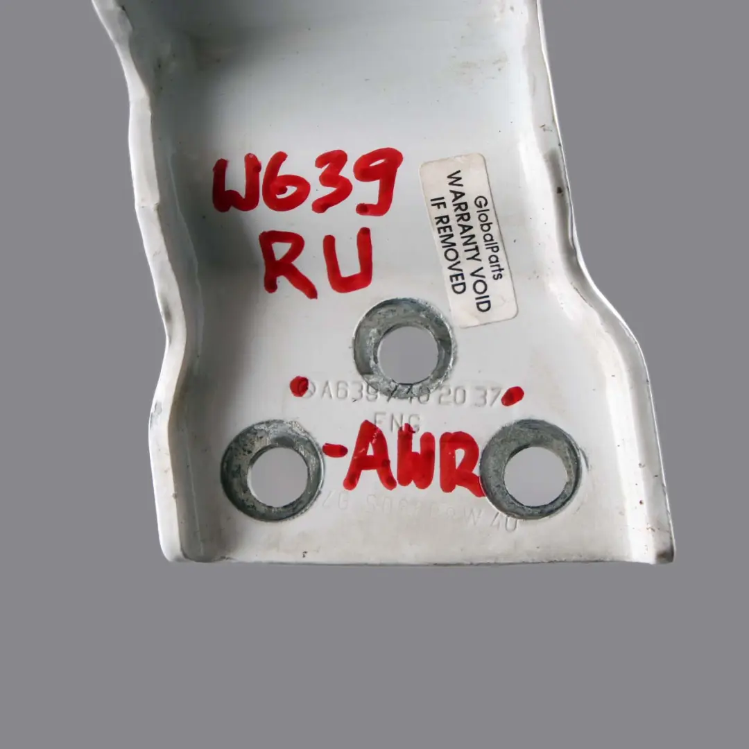 Cerniera Porta Destra Posteriore Baule Superiore Bianco Artico per Mercedes W639 con numero di parte A6397402037 Mercedes W639 Cerniera Porta Destra Posteriore Baule Superiore Bianco Artico - SKU A6397402037 - Numero di parte A6397402037