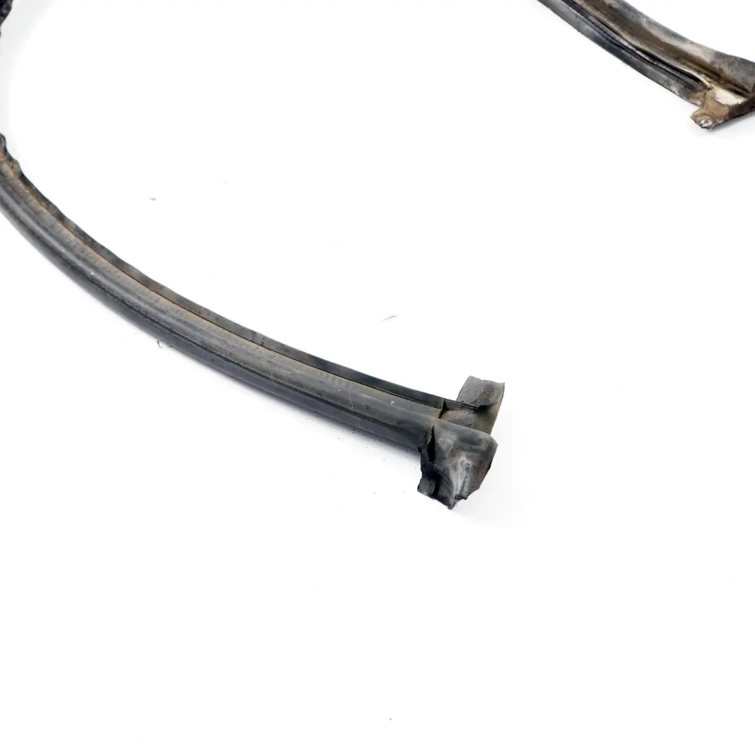 Kofferaum Türdichtung Hinten Links für Mercedes W639 Vito Viano mit Teilenummer A6397410080 Mercedes W639 Vito Viano Kofferaum Türdichtung Hinten Links - SKU A6397410080 - Teilenummer A6397410080