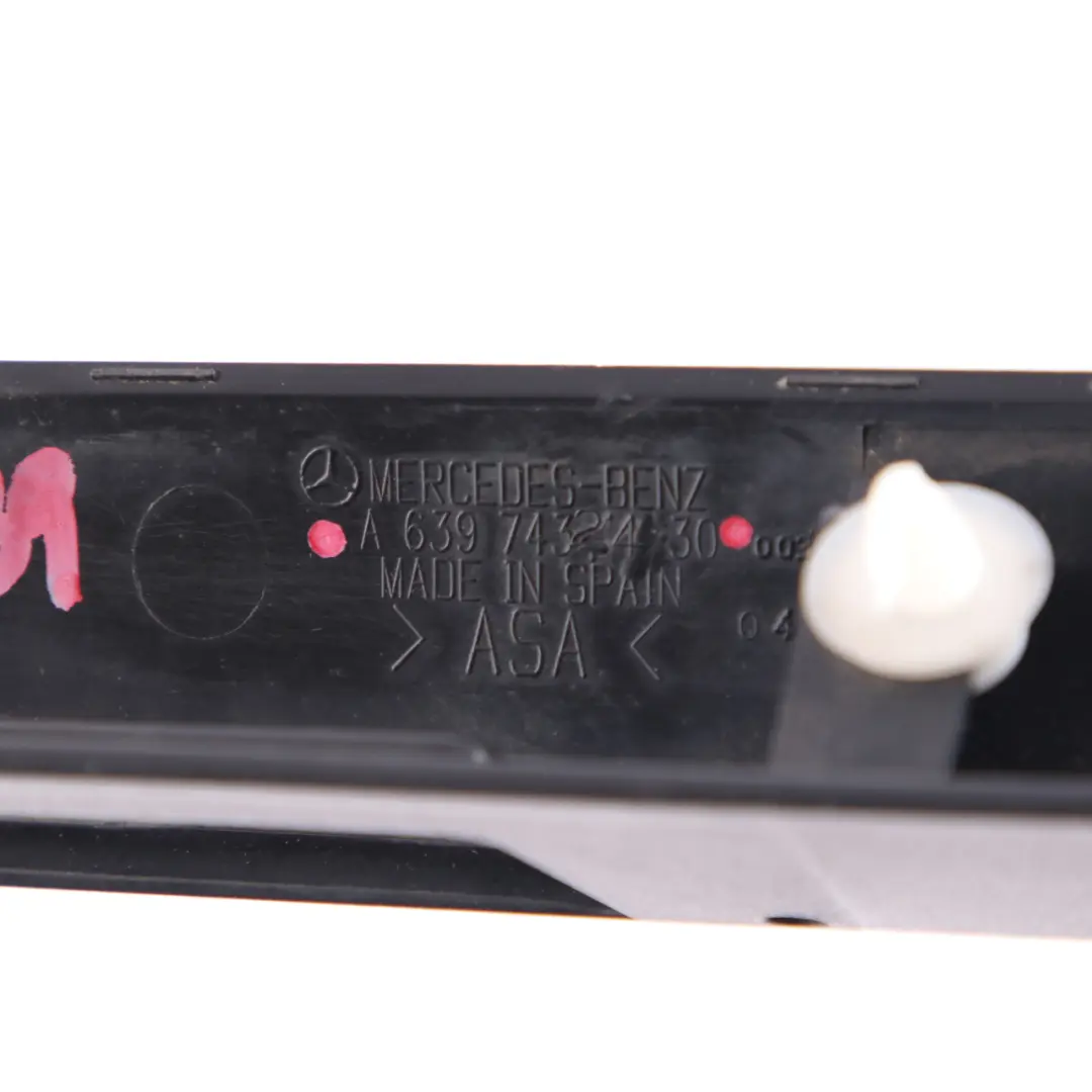 Luz de Matricula Trasera para Mercedes Vito W639 con número de pieza A6397432430 Mercedes Vito W639 Luz de Matricula Trasera - SKU A6397432430 - Número de pieza A6397432430