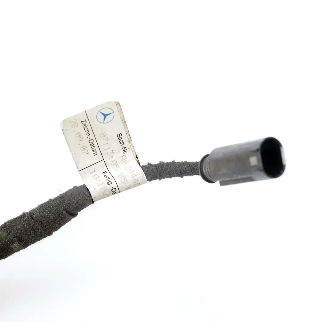 Couvre-panneau de hayon arriere pour Mercedes Vito W639 - à propos du numéro de pièce A6397432630 Mercedes Vito W639 - Couvre-panneau de hayon arriere - SKU A6397432630 - Numéro de pièce A6397432630