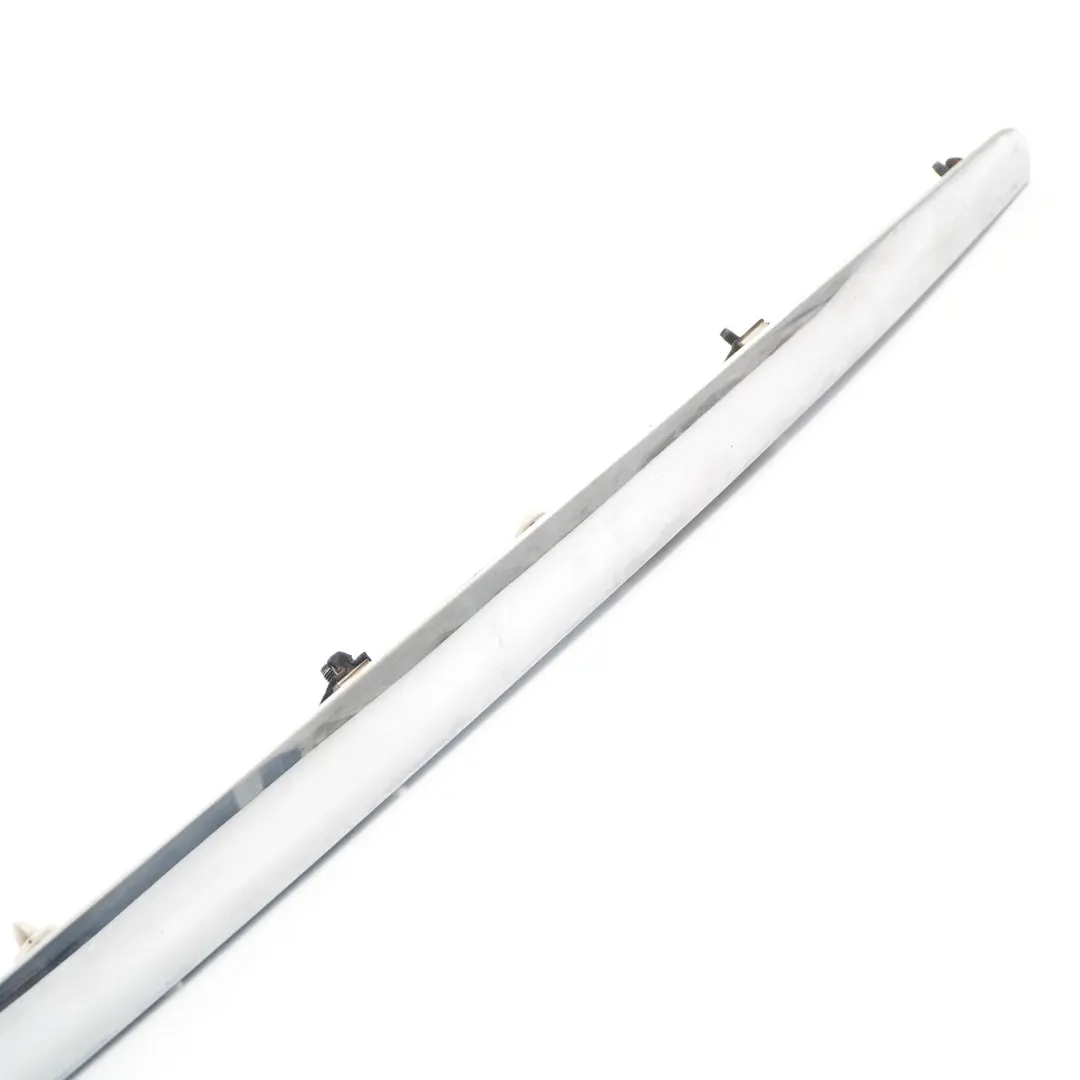 Couvercle plaque d'immatriculation arrière chrome pour Mercedes Vito W639 à propos du numéro de pièce A6397432730 Mercedes Vito W639 Couvercle plaque d'immatriculation arrière chrome - SKU A6397432730 - Numéro de pièce A6397432730