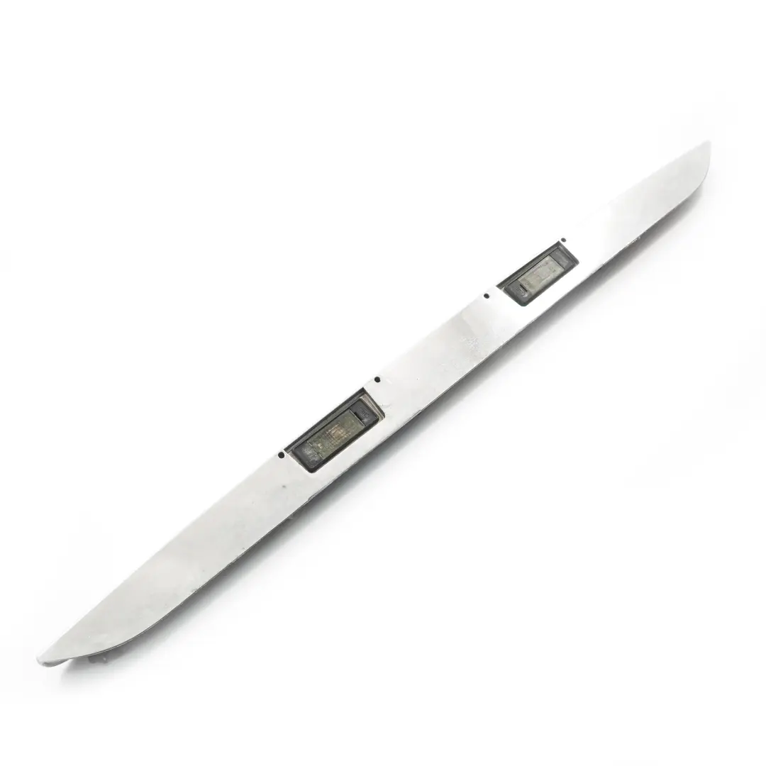 Heckkofferraum Nummer leuchte Abdeckung Chrom für Mercedes Vito W639 mit Teilenummer A6397432730 Mercedes Vito W639 Heckkofferraum Nummer leuchte Abdeckung Chrom - SKU A6397432730 - Teilenummer A6397432730