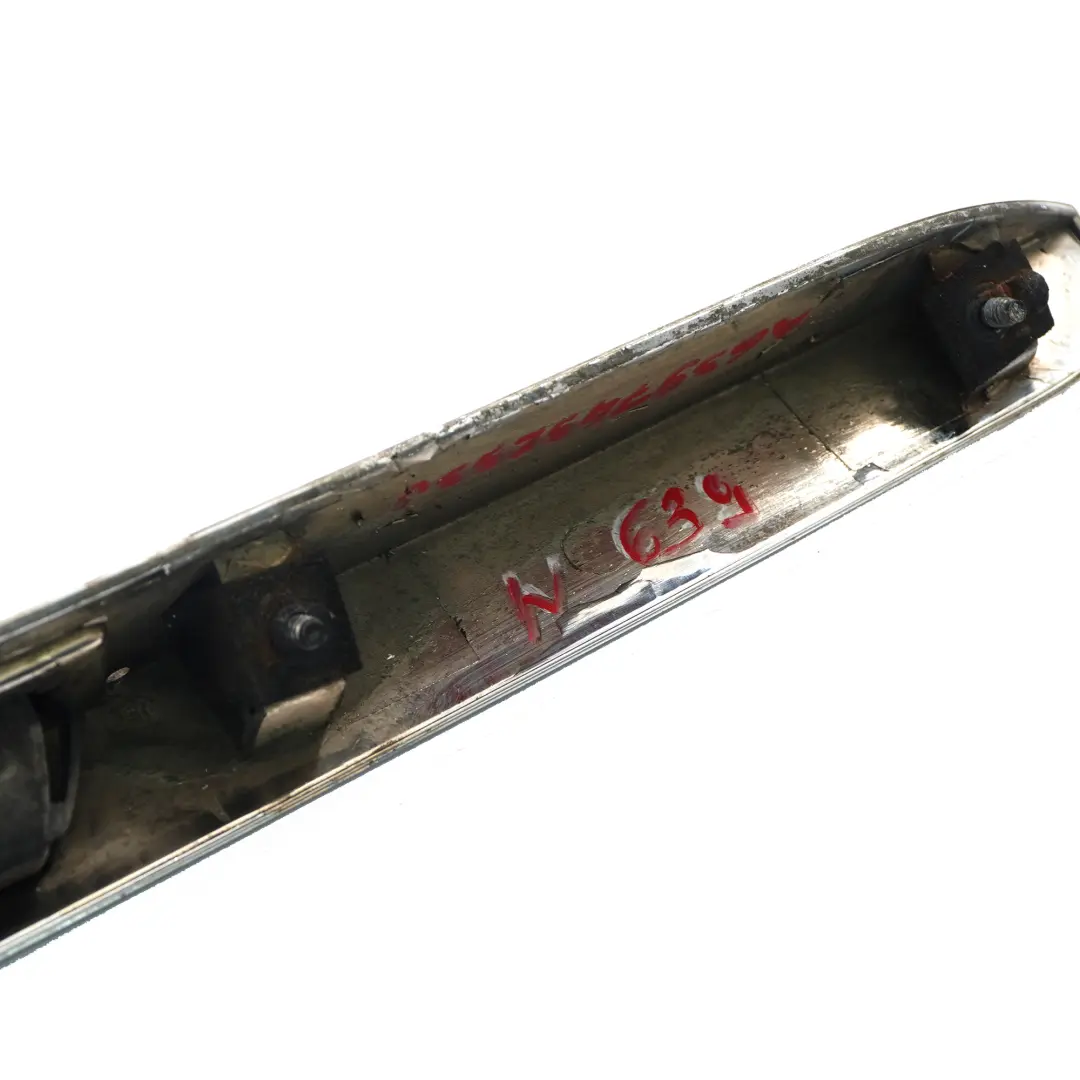 Heckkofferraum Nummer leuchte Abdeckung Chrom für Mercedes Vito W639 mit Teilenummer A6397432730 Mercedes Vito W639 Heckkofferraum Nummer leuchte Abdeckung Chrom - SKU A6397432730 - Teilenummer A6397432730