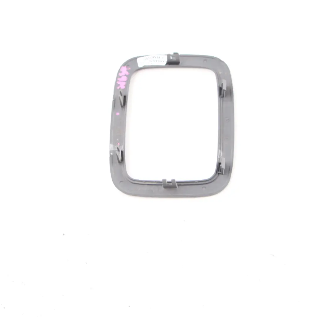 Mercedes W639 Poignée de hayon de coffre Cache garniture Cadre Gris - SKU A6397470087 - Numéro de pièce A6397470087